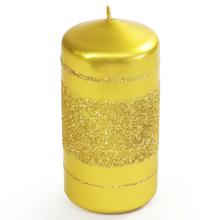 Zlatá vianočná sviečka s glitrom a metalickými pruhmi.