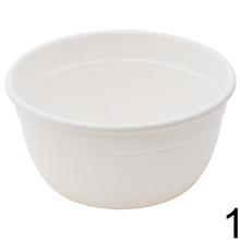 Misa na kvety s rôznymi farbami.