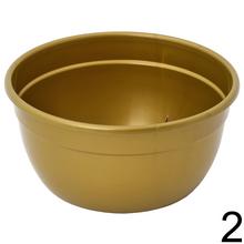 Misa na kvety s rôznymi farbami.