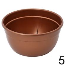 Misa na kvety s rôznymi farbami.