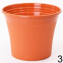 Kvetináč Irys v hnedej farbe s priemerom 38 cm a výškou 31,5 cm.