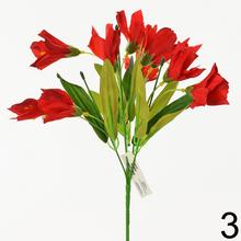 Kytica alstroméria mix s rôznymi farbami.