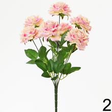Kytica umelých ruží s 7 kvetmi, 42 cm vysoká.