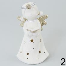 Dekoračný anjel s hviezdami a trblietkami.