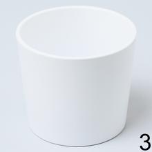 Sada kvetináčov v rôznych farbách.