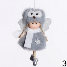 Závesná dekorácia anjel dievča v sivých farbách.