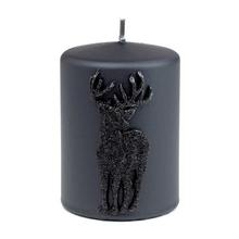 Černá svíčka s motivem jelena.