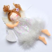 Dve anjeliky s trblietavými šatami a jemnými detailmi.