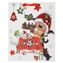 Vianočná darčeková taška s glitrom a motívom zvierat.