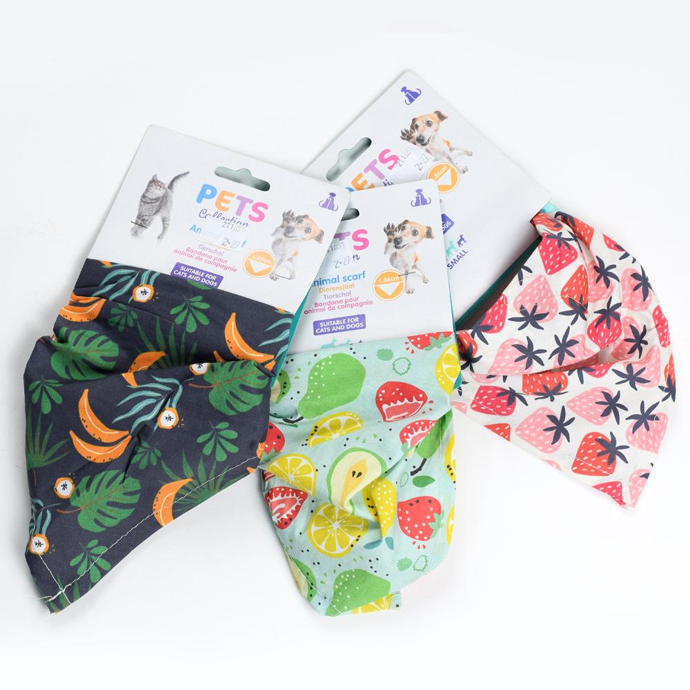 Šátek pro zvířata v mixu vzorů.
