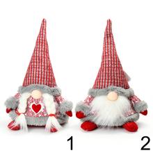 Vianočné dekorácie - textilní škriatkovia s červenými a šedými farbami.