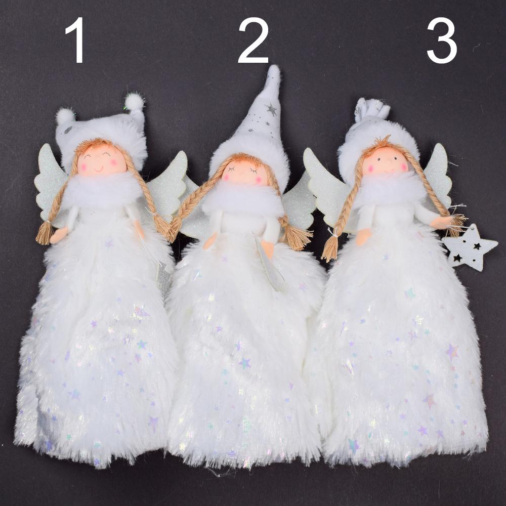 Bílý stojící anděl s detaily v bílé barvě.