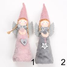 Dve stojace anjeliky s rôznymi farbami a detailmi.