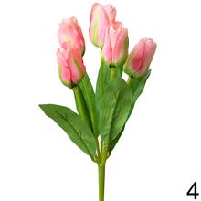 Kytica umelých tulipánov v žltej farbe.