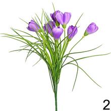 Umelé kvety krokus v žltej, bielej a fialovej farbe.