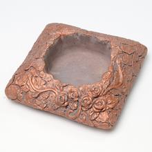 OBAL CEMENT ŠEDÝ S MEDENOU 17x17x6cm - Náhrobní | FLORASYSTEM