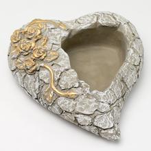OBAL SRDCE CEMENT ŠEDÁ ZL.ORNAMNET 16x17.5x7cm - Náhrobní | FLORASYSTEM