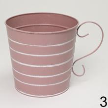 Sada kovových obalov s uchom v troch farbách.