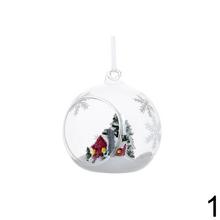 Sklenené vianočné gule s otvorenou krajinou a snehuliakom.