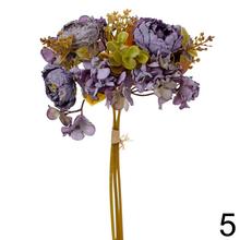 Kytica z umelých kvetov s pivonkami a hortenzijami v mixe farieb.