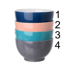 Miska mix farieb s rôznymi odtieňmi.