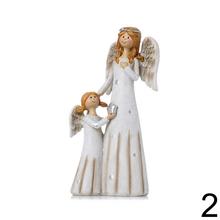 Dekorační anjeli v bielej a béžovej farbe.