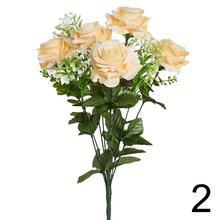 Kytica umelých ruží v mixe farieb.