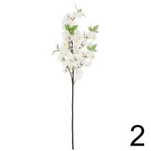 Umelý konár čerešne s kvetmi v mixe.