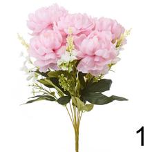 Kytica pivónia mix s rôznymi farbami a kvetmi.