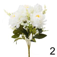 Kytica pivónia mix s rôznymi farbami a kvetmi.