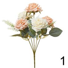 Kytica umelých ruží v mixe farieb.