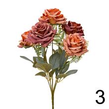 Kytica umelých ruží v mixe farieb.