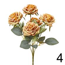 Kytica umelých ruží v mixe farieb.