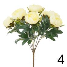 Kytica pivónia mix s rôznymi farbami.