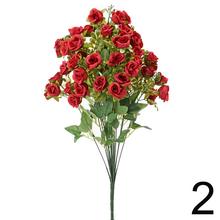 Kytica umelých ružičiek šípkových v mixe farieb a zelene.