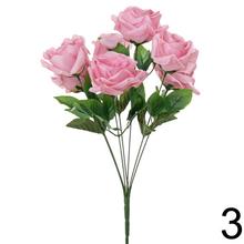 Kytica umelých ruží v mixe farieb.