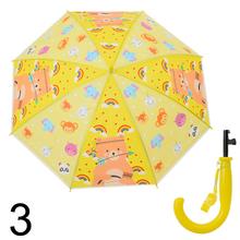 Farebný dáždnik s píšťalkou a detskými motívmi.