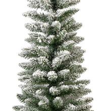 Úzky vianočný stromček Pencil so snehom.