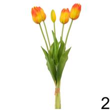 Zväzok umelých tulipánov v mixe farieb.