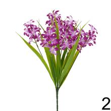 Kytica umelých hyacintov v mixe farieb.