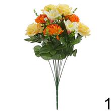 Kytica umelých kvetov s ružami a chryzantémami v mixe farieb.