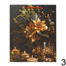 Darčeková taška na Vianoce v čiernej farbe s mixom dekorácií.