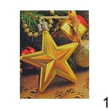 Vianočná darčeková taška s dekoráciami.