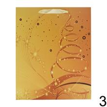 Darčeková taška na Vianoce s dekoráciou.