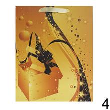 Darčeková taška na Vianoce s dekoráciou.