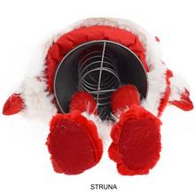 Červený textilný tról s dlhým klobúkom.