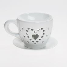 Aromalampa v tvare hrnčeka so srdiečkami, biela porcelánová.
