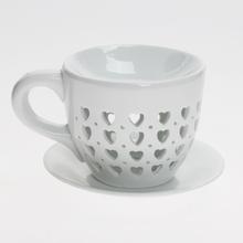 Aromalampa v tvare hrnčeka so srdiečkami, biela porcelánová.