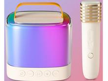 Bezdrôtový mikrofón s reproduktorom a dvoma mikrofónmi.