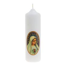 Omšové sviečky s obrázkami Pána Ježiša a Panny Márie.